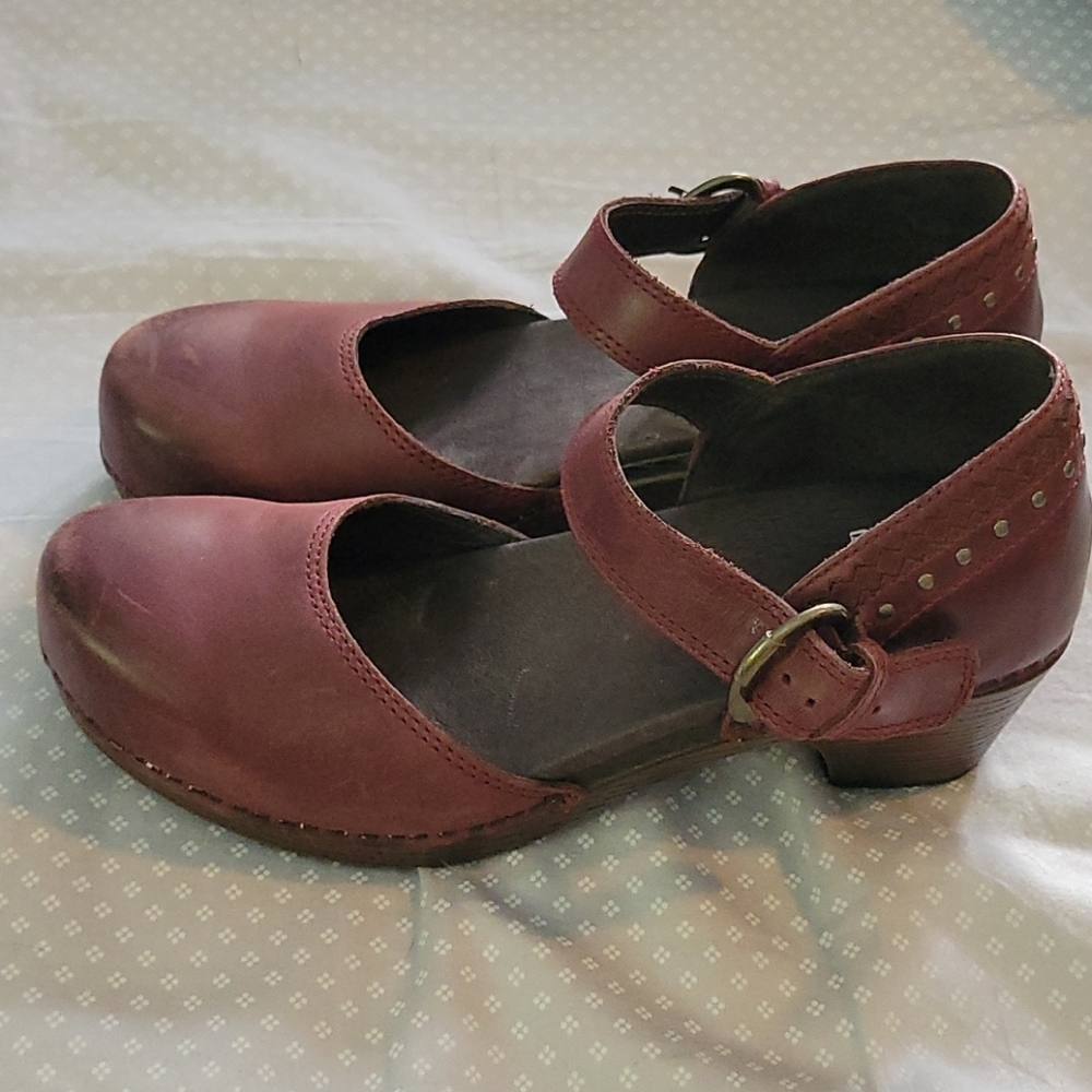 Size 39 Burgundy Leather Dansko Clogs